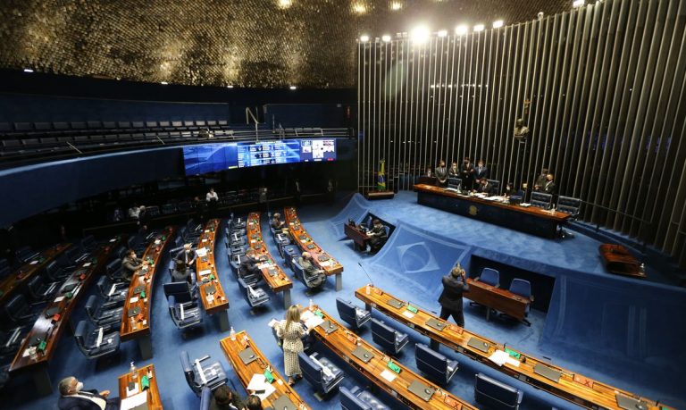 Senadores retiram assinatura para instalação de CPI do MEC