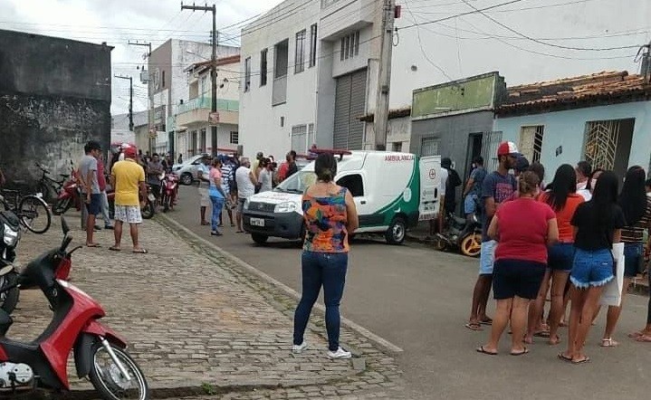Homem agride mulher e depois tenta cometer suicídio