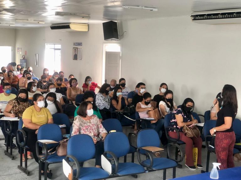 Prefeitura reúne núcleos gestores escolares para orientar sobre o retorno das aulas