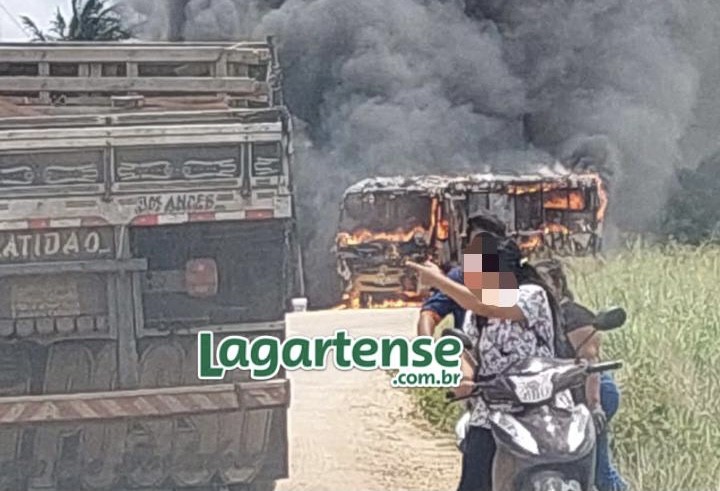 Ônibus escolar novo incendeia na zona rural de Itabaianinha