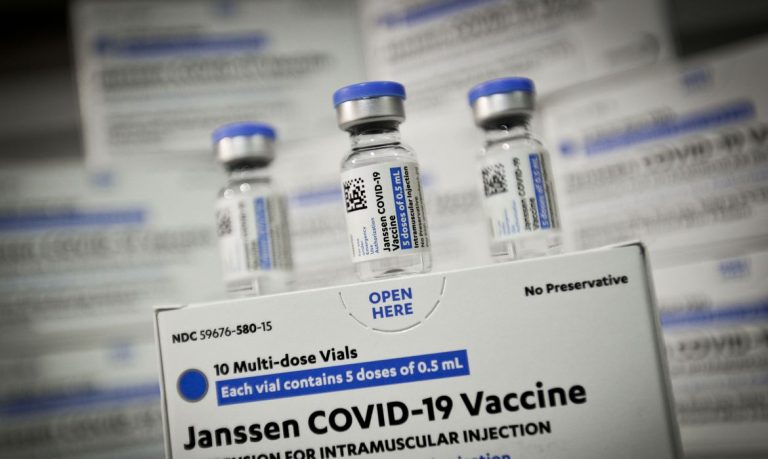 Governo anuncia 2ª dose da Janssen e 3ª dose para maiores de 18 anos