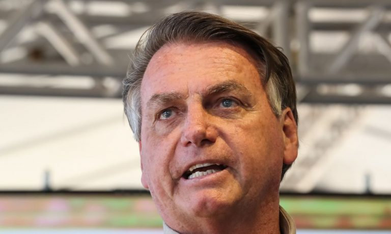 Bolsonaro diz que determinará redução da bandeira tarifária na luz