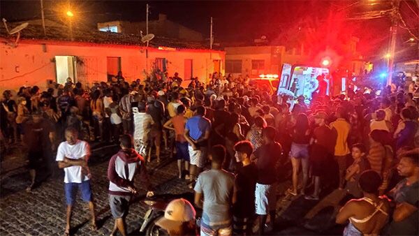 Homem esfaqueia esposa e é baleado pelo cunhado