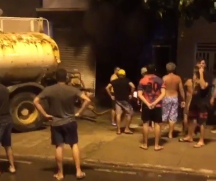 Incêndio é registrado em loja de carros na cidade de Simão Dias