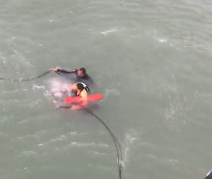 Prestes a se afogar, atleta de SE aciona a polícia e é resgatado em alto-mar