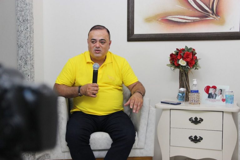 Cristiano Viana anuncia pagamento do piso salarial dos professores
