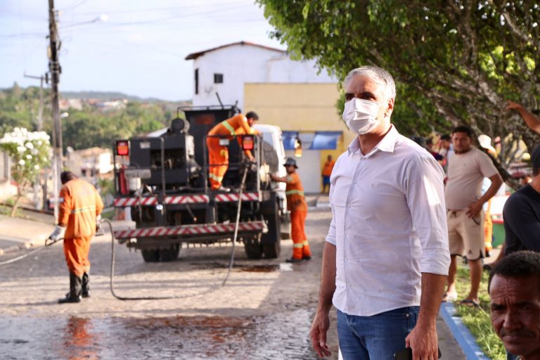 Fábio Reis inicia pavimentação asfáltica de ruas em Salgado