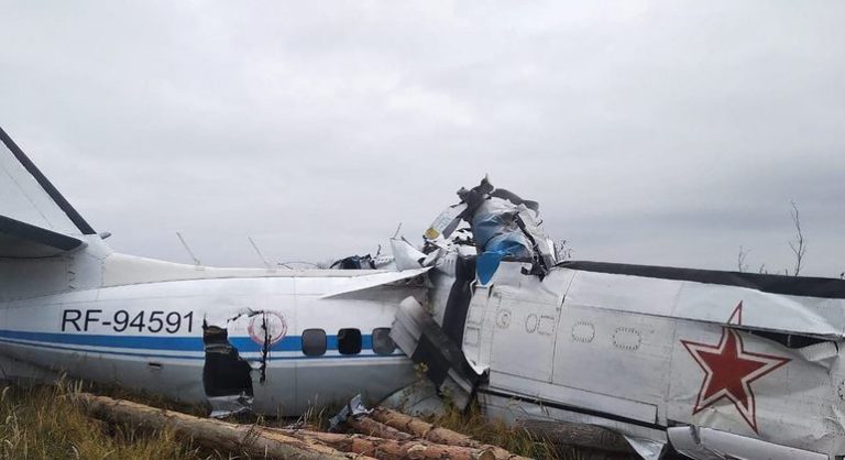 Avião cai na Rússia e mata 16 pessoas