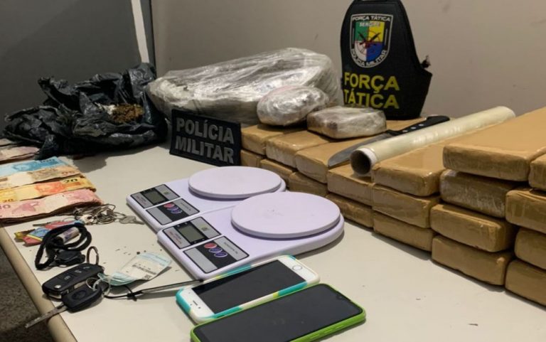 Mais de 21 quilos de maconha são apreendidos com casal em Aracaju