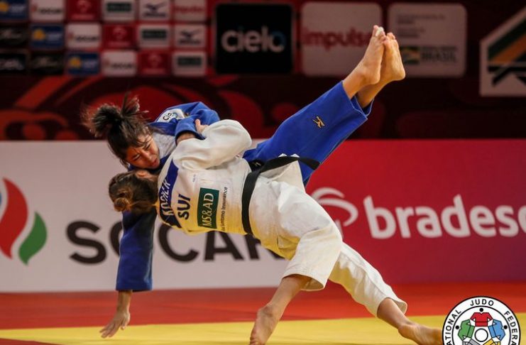 Yasmim Lima (azul) em ação no Grand Prix de Zagreb (Croácia) - Sabau Gabriela/IJF/Direitos Reservados