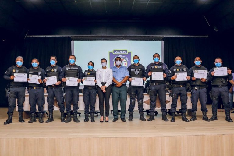 Guarda Municipal de Lagarto recebe certificado e carteira funcional para uso de arma de fogo