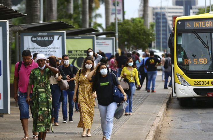 Uso de máscaras é flexibilizado ao ar livre a partir desta quarta-feira (03) no Distrito Federal.