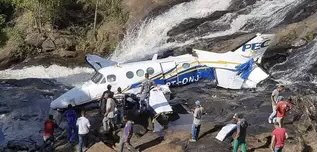 Marília Mendonça morre em queda de avião no interior de Minas Gerais
