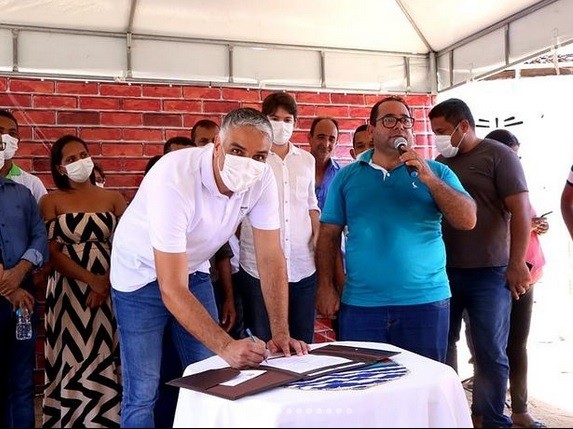 Indiaroba: Fábio Reis leva pavimentação ao povoado Saguim