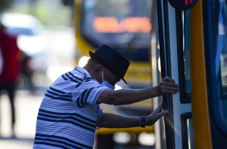 Uso de máscaras de proteção ns ruas da capital federal