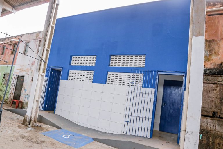 Prefeitura de Lagarto reforma os banheiros do Mercado da Banana