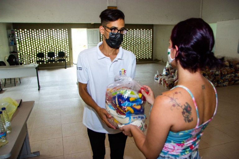 Prefeitura inicia doações de mais de 2 mil cestas básicas em Simão Dias