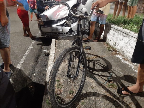 Duas pessoas ficam feridas durante acidente com motorista embriagado em Aracaju