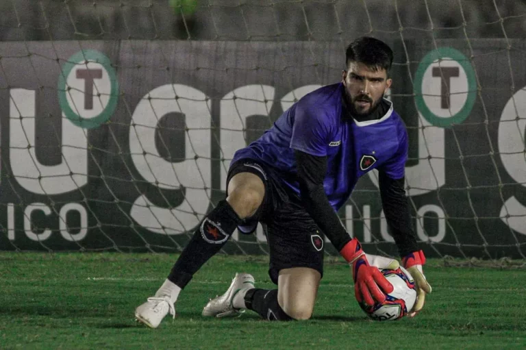 Confiança anuncia goleiro Paulo Gianezini, ex-Botafogo-PB