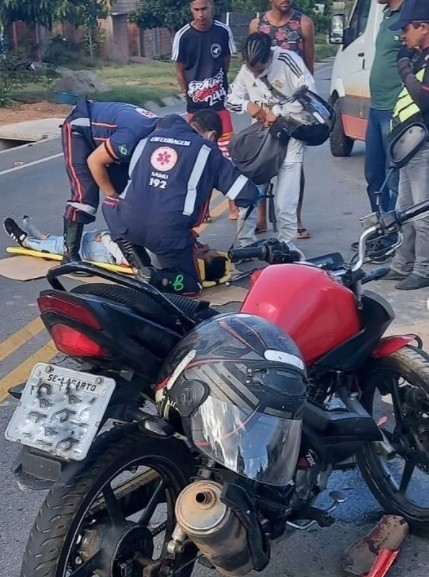 Motociclista fica ferido após colidir contra carro que cruzava rodovia em Lagarto
