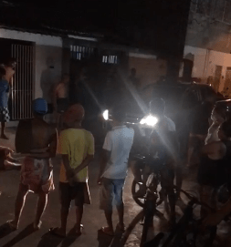 Após assaltar mulher em ponto de ônibus, homem é “linchado” por moradores