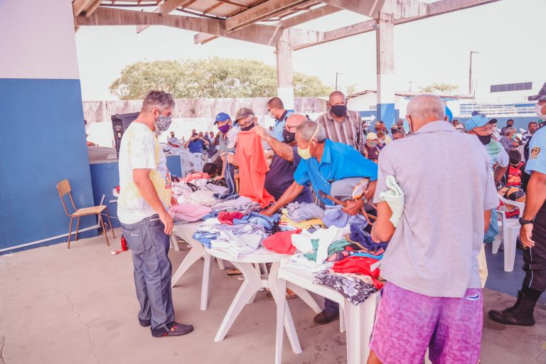 Restaurante Popular Padre Pedro promove doação de roupas e sapatos para os usuários