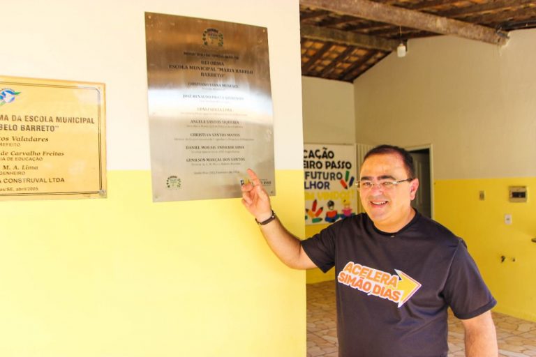 Prefeitura de Simão Dias entrega reforma de mais uma escola