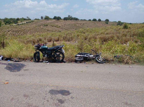 Motociclistas morrem em batida frontal na SE-200