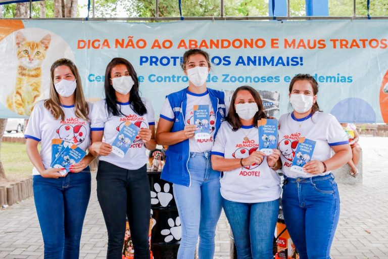Prefeitura realiza feirinha de adoção de cães e gatos