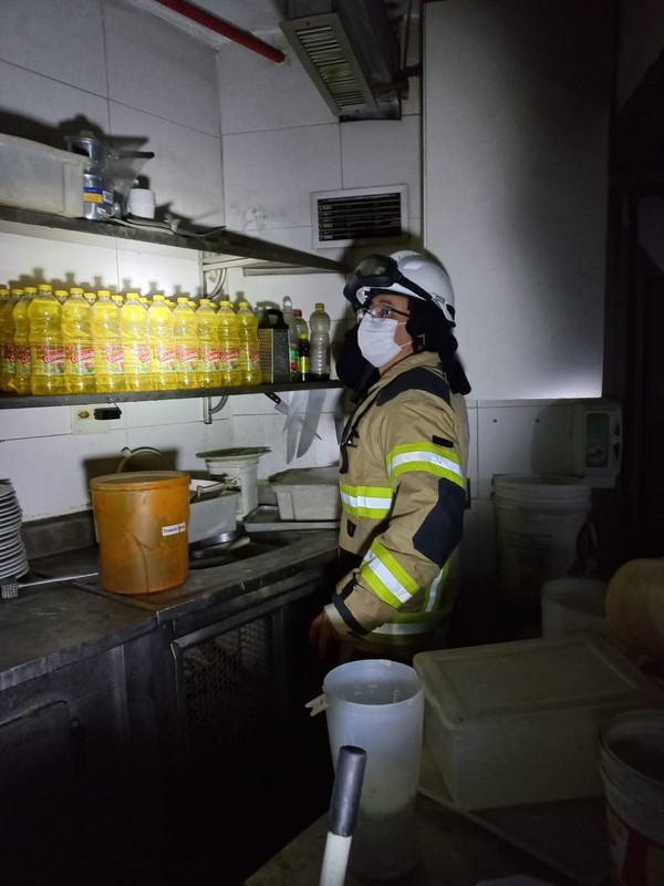 Corpo de Bombeiros inicia perícia de incêndio em shopping de Aracaju