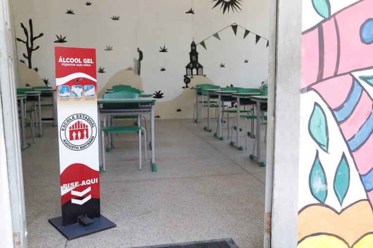 Escolas estaduais se preparam para o retorno de aula 100% presencial