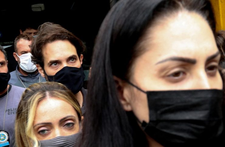 Monique Medeiros da Costa e Silva, mãe do menino Henry Borel, deixa à Delegacia de Polícia da Barra da Tijuca(16ªDP), após prestar depoimento sobre a morte do menido de 4 anos. (Foto:Tânia Rêgo/Agência Brasil)