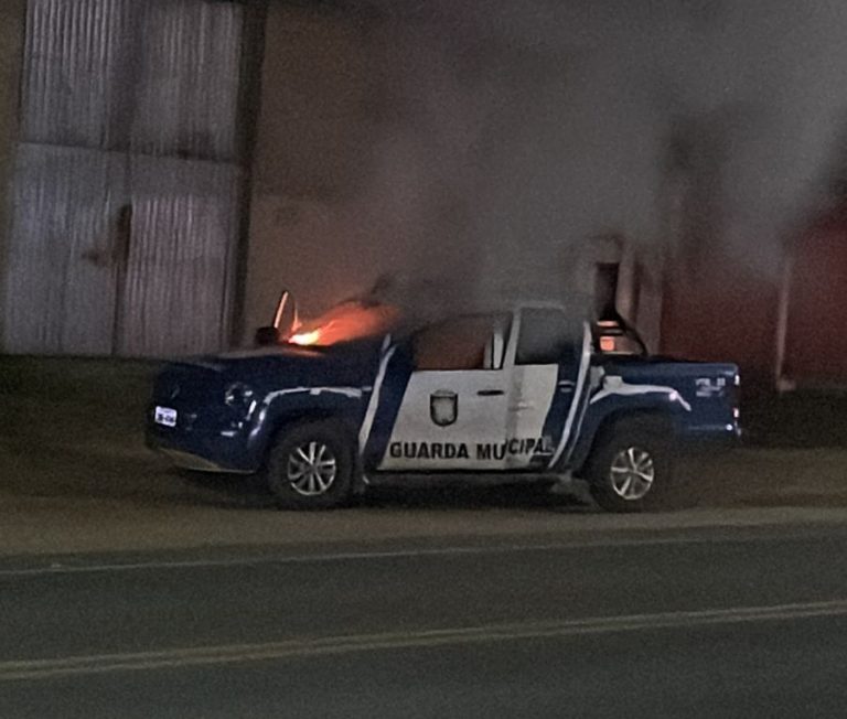 Viatura da GM de Lagarto incendeia durante deslocamento para ocorrência