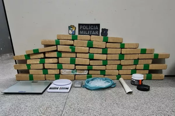 Casal é preso com 32 tabletes de maconha em casa