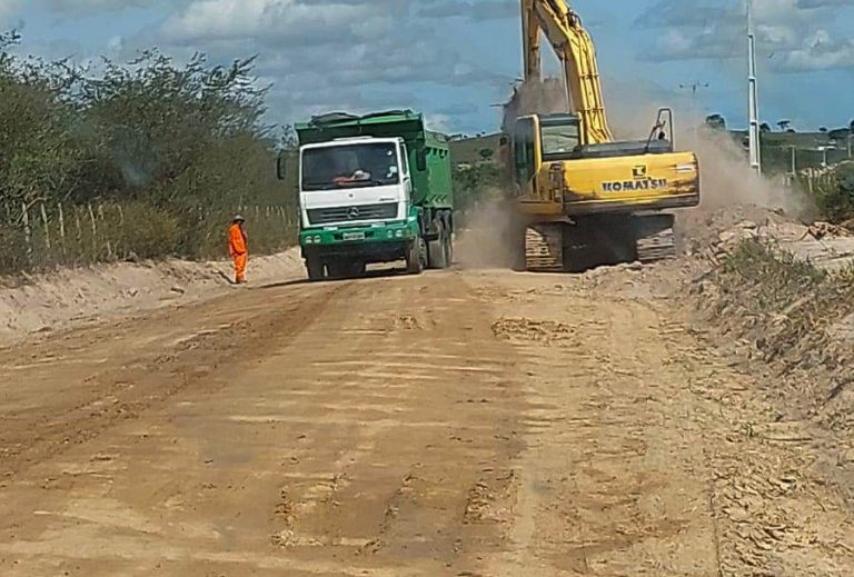 Recuperação da rodovia que liga Riachão e Simão Dias começa a andar