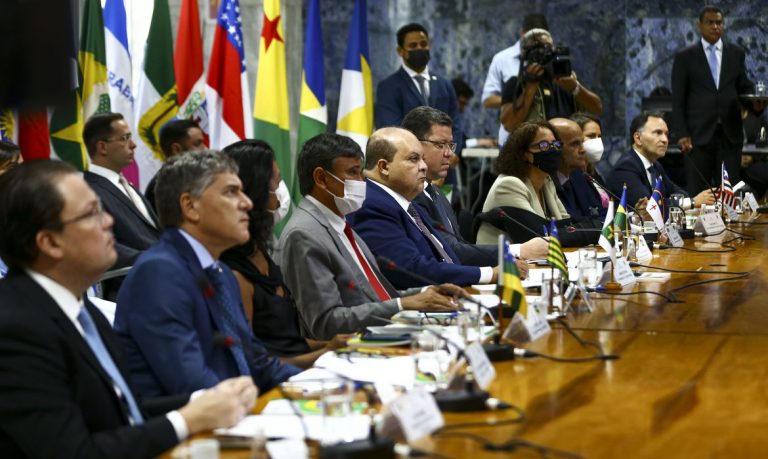 Governadores prorrogam congelamento do ICMS da gasolina