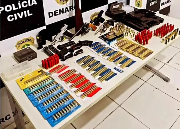 Pai e filhos são presos suspeitos de traficar armas e munições