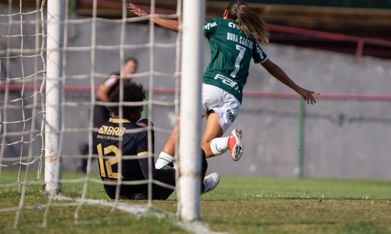 Palmeiras goleia Real Brasília e segue na ponta do Brasileiro Feminino