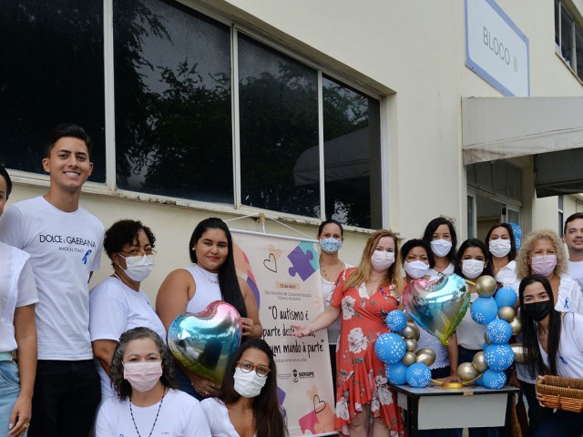 Seduc promove ato para chamar atenção sobre o Transtorno de Espectro Autista