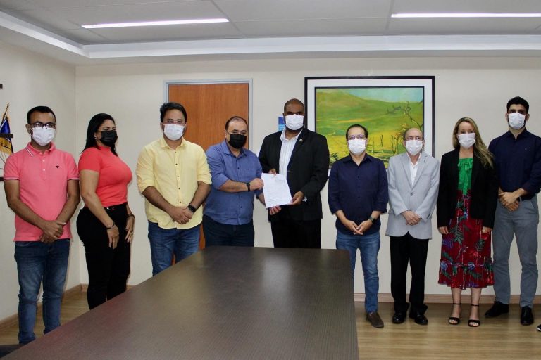 Prefeito de Simão Dias assina Termo de Cooperação com a UFS