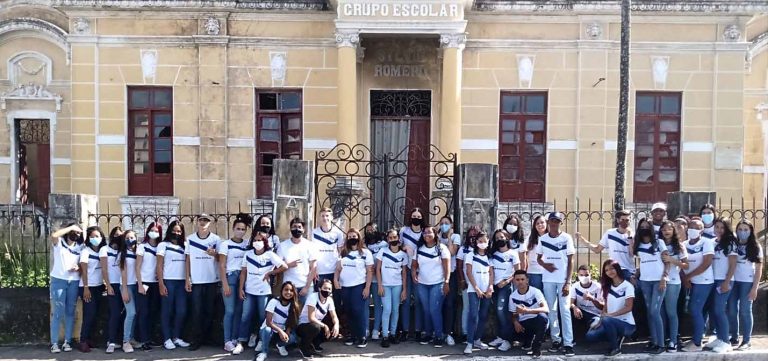 Professora promove atividade sobre o centenário do Colégio Sílvio Romero