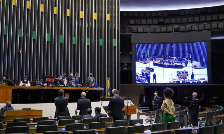 Câmara dos Deputados aprova Auxílio Brasil permanente de R$ 400