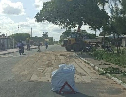 Derramamento de óleo provoca acidentes em Lagarto