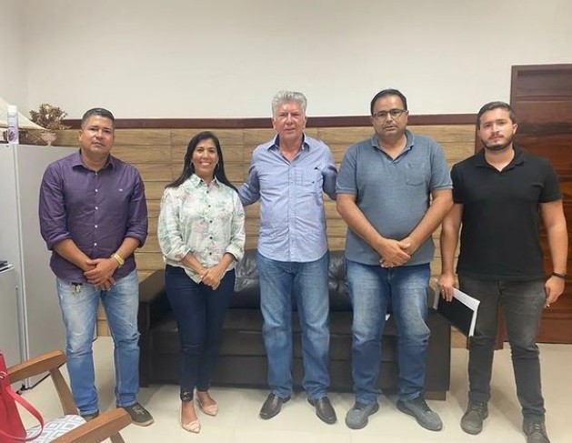 Prefeita Simone viabiliza rede elétrica para comunidade de Riachão do Dantas