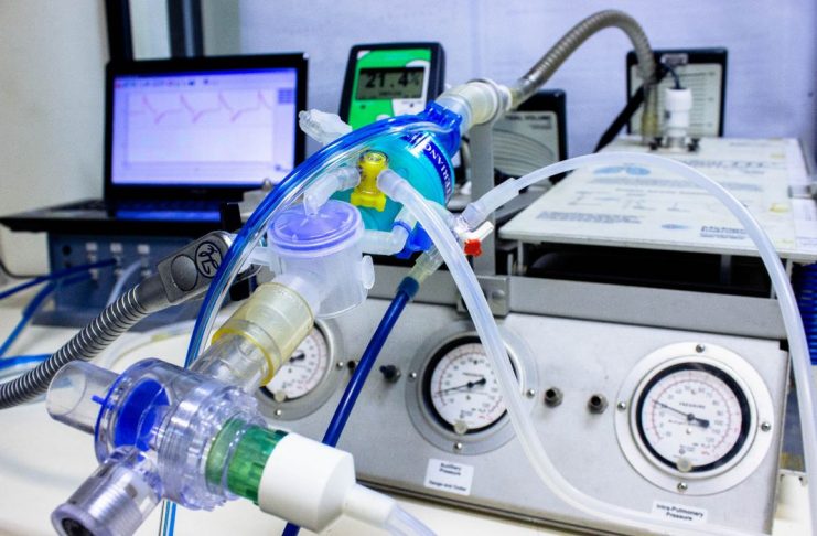 Ventiladores pulmonares são aprovados em ensaios de desempenho e segurança (Foto: Agência Petrobras).