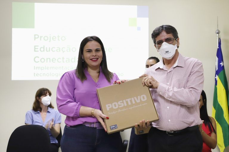 Escolas de Lagarto recebem kits  do Educação Sergipe Conectada