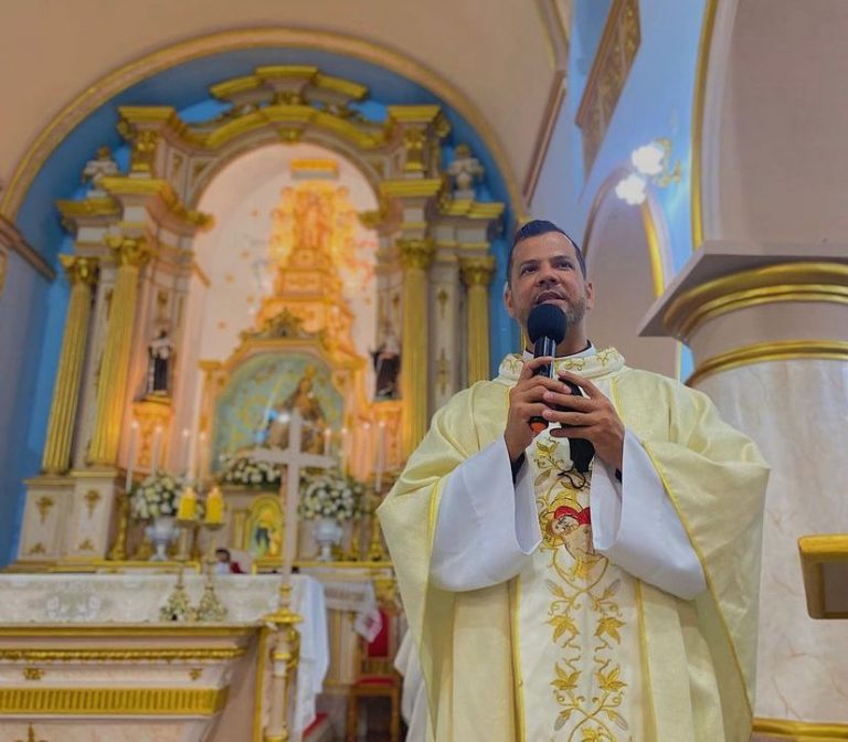 Paróquia de Nossa Senhora da Piedade recepciona novo vigário