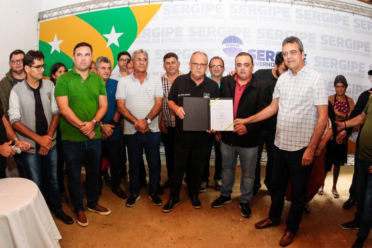 Belivaldo autoriza pavimentação em sete povoados de Simão Dias