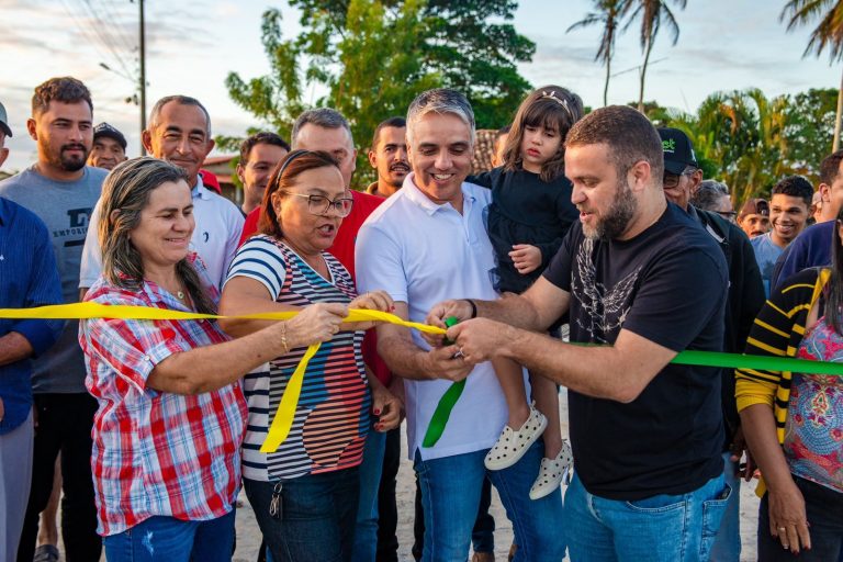 Fábio Reis entrega pavimentação no Povoado Brejo