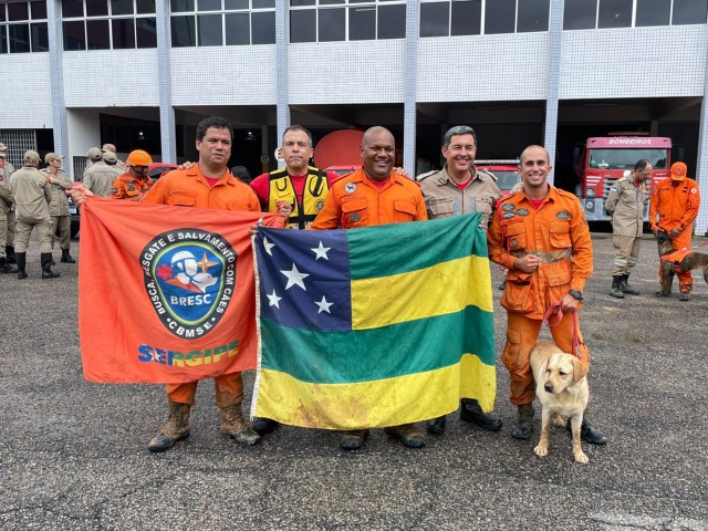 Bombeiros e cães do CBMSE retornam após conclusão de buscas em Pernambuco